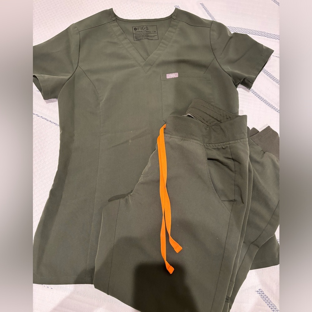 FIGS SCRUBS
